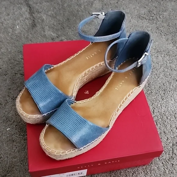 Kelly & Katie platform sandals - Picture 2 of 5